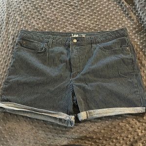 Lee mid rise shorts